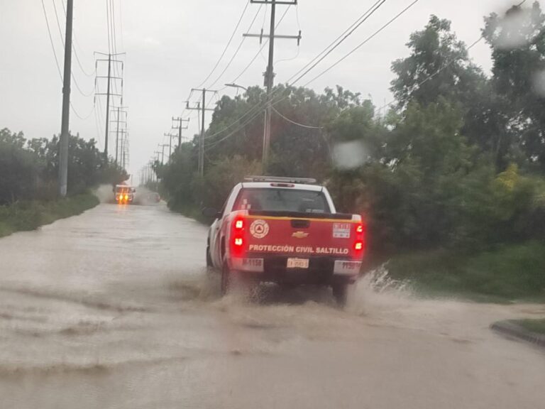 Brinda Gobierno de Saltillo atención a automovilistas por lluvias