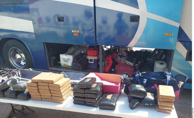 Caen 44 pasajeros por droga hallada en autobús en Sonora