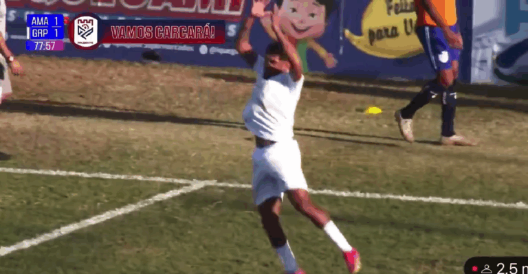 Futbolista quiso festejar como Cristiano Ronaldo y terminó lesionado: video se vuelve viral 