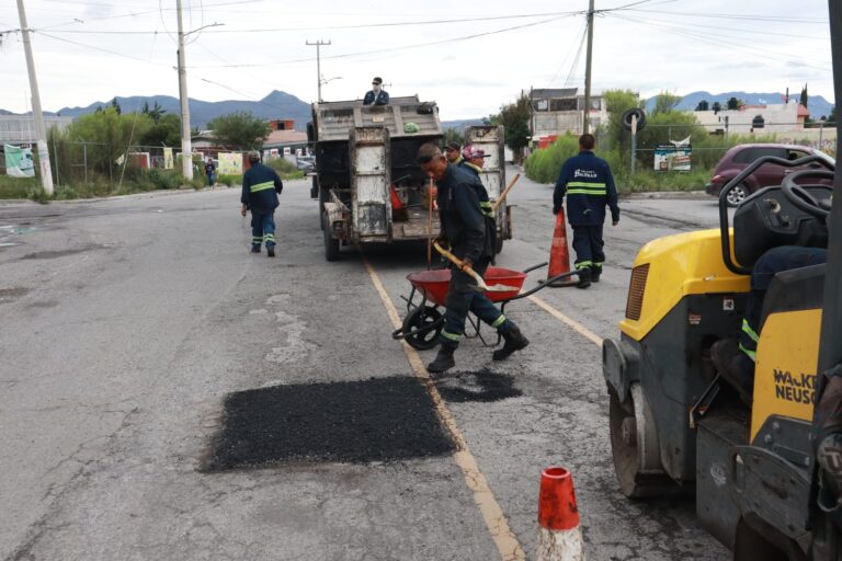 Continúan acciones de bacheo en Saltillo ante afectaciones por lluvias