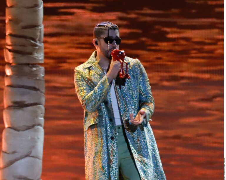 Defiende Bad Bunny en video a migrantes y critica a Trump