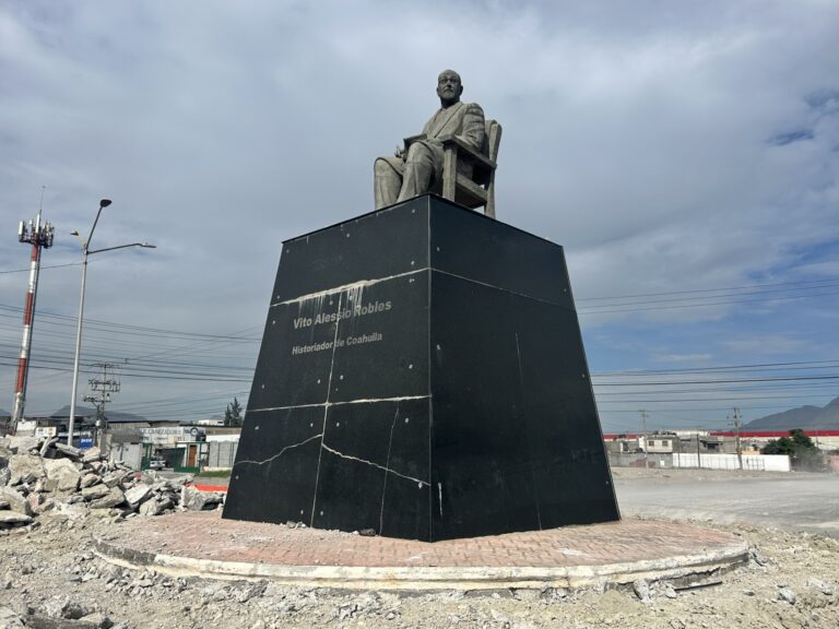 Inician trabajos de demolición de la rotonda en Vito Alessio Robles de Saltillo; estatua será reubicada