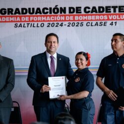 Javier Díaz reconoce labor de bomberos de Saltillo1