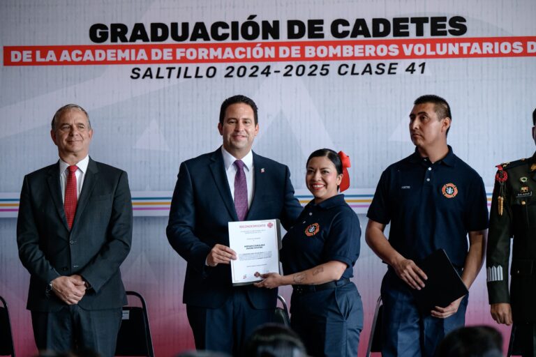 Javier Díaz reconoce labor de bomberos de Saltillo