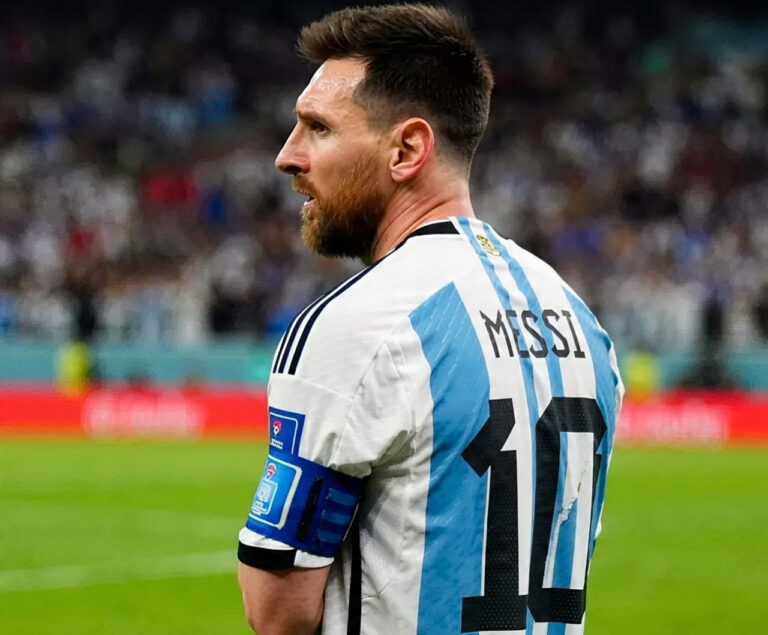 Messi supera a CR7 como máximo goleador, sin contar penales