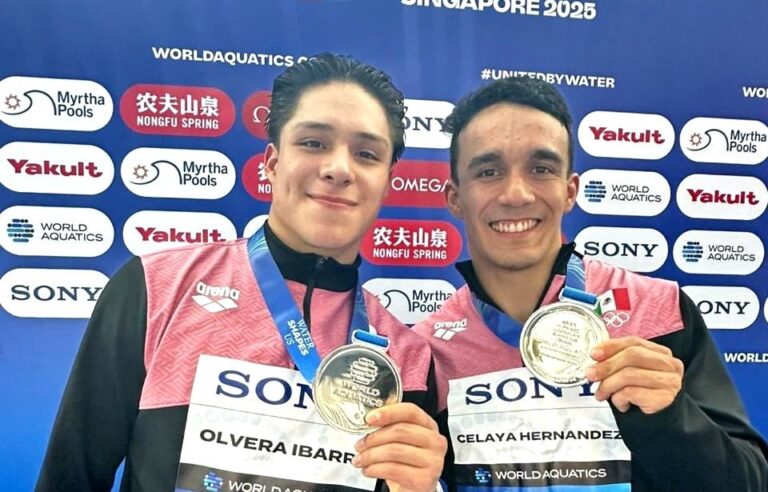 Osmar Olvera y Juan Celaya ganan plata en clavados sincronizados en el Mundial de Deportes Acuáticos 2025