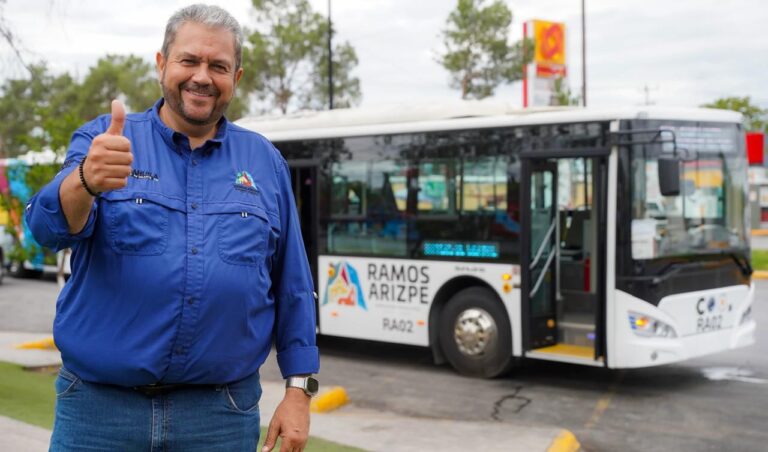 Presenta Tomás Gutiérrez unidades de transporte gratuito para estudiantes y población en general