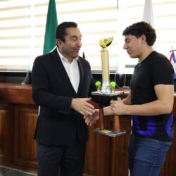 Reconoce rector de la UTC a equipo de sóftbol campeón municipal3