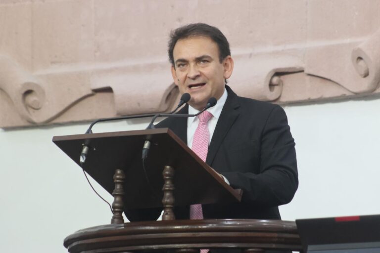 Reforzar proceso de validez oficial y supervisión en escuelas particulares, pide Álvaro Moreira