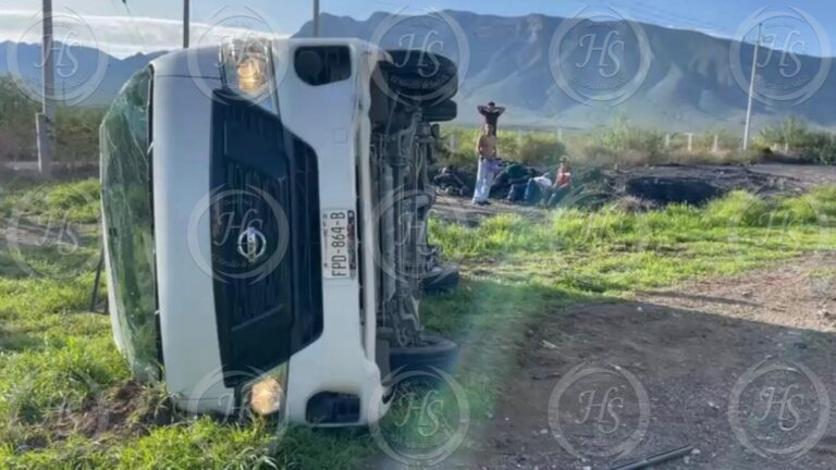 Seis lesionados tras volcadura de transporte de personal en la carretera 57, en Arteaga
