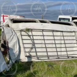 Seis lesionados tras volcadura de transporte de personal en la carretera 57, en Arteaga1