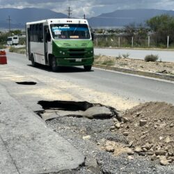 Socavón provocado por lluvias en fraccionamiento Colosio de Ramos Arizpe genera preocupación a vecinos