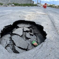 Socavón provocado por lluvias en fraccionamiento Colosio de Ramos Arizpe genera preocupación a vecinos3