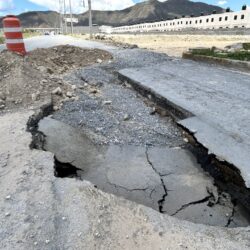 Socavón provocado por lluvias en fraccionamiento Colosio de Ramos Arizpe genera preocupación a vecinos4