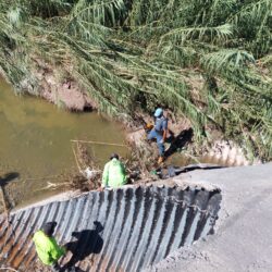 Trabaja gobierno de Javier Díaz en la limpieza de arroyo Ceballos