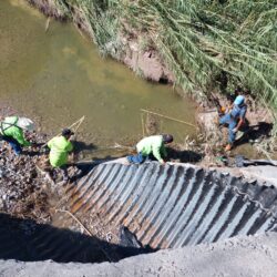 Trabaja gobierno de Javier Díaz en la limpieza de arroyo Ceballos2