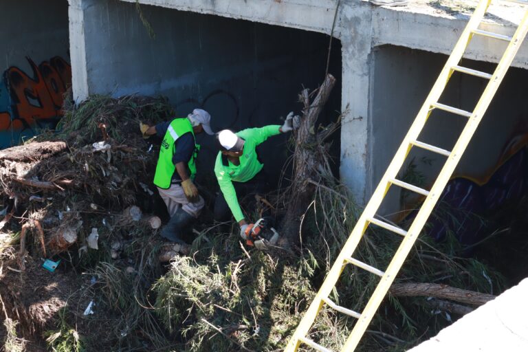 Trabajan brigadas de Saltillo en arroyos y vialidades de la ciudad