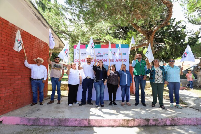 Arranca Ana Karen Sánchez construcción de Arco de Acceso en el ejido Los Lirios