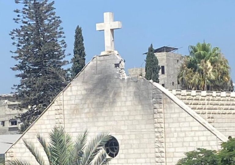 Ataque israelí alcanza a la única iglesia católica en Gaza, se reportan 4 muertos