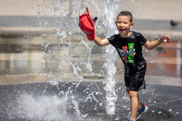 Cierra Francia mil 350 colegios por la ola de calor