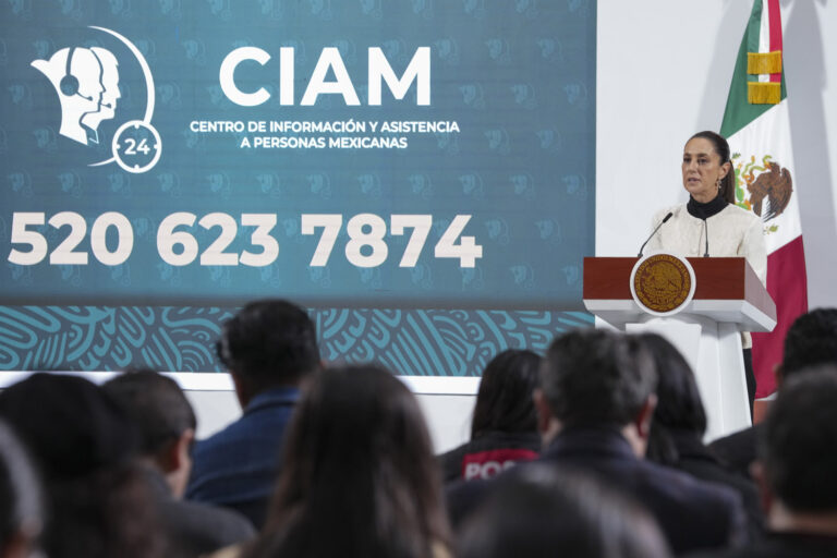 Condena Sheinbaum redadas en EU