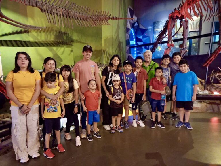 Continúan actividades de “Mis Vacaciones en la Biblioteca” en Ramos Arizpe con recorrido educativo en el Museo del Desierto