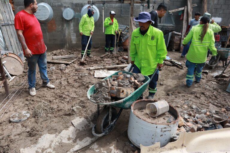 Despliega Javier Díaz brigadas de apoyo en hogares afectados por lluvias