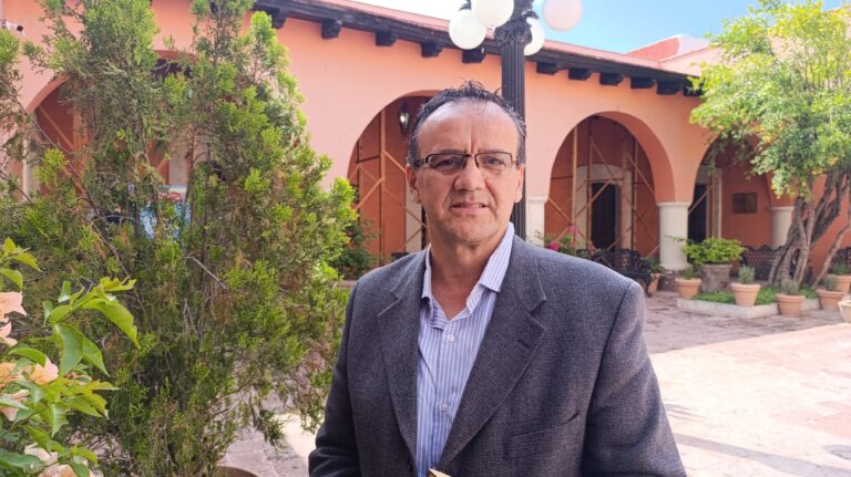 Digitalizan documentos históricos resguardados en el Centro Cultural Vito Alessio Robles