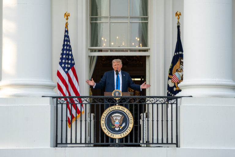 Donald Trump planea organizar una pelea de la UFC en la Casa Blanca