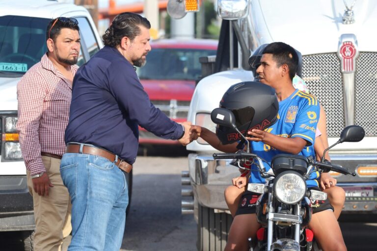 Entregan en Torreón cascos certificados a motociclistas capacitados durante operativo de seguridad vial