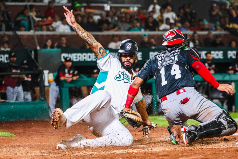 Explosivo rally en la octava da triunfo a Saraperos