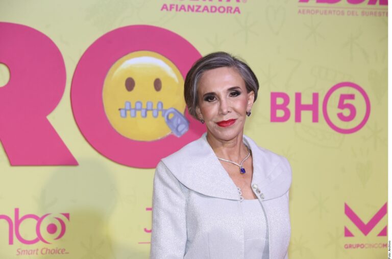 Habitantes del pueblo natal de Florinda Meza piden retirar su estatua de la localidad