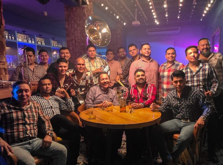 La Original Banda Limón estrena el video oficial de “Traguitos De Licor” junto a Julio Preciado