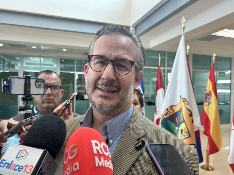 Llaman a evitar abusos en cobros de graduación en Ramos Arizpe; Secretario de Educación pide transparencia y diálogo con padres