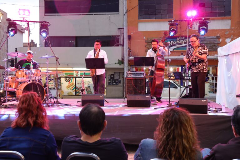 Llega el FINA 2025 a todos los sectores; disfrutan saltillenses el arte y la cultura   