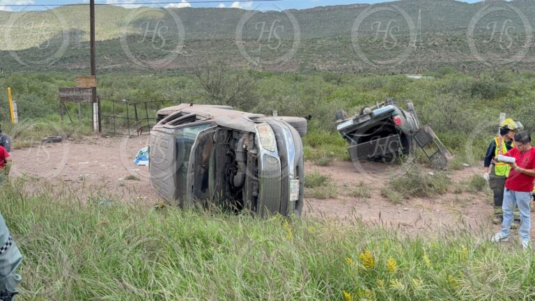Muere una persona en doble volcadura en la carretera Saltillo-Torreón