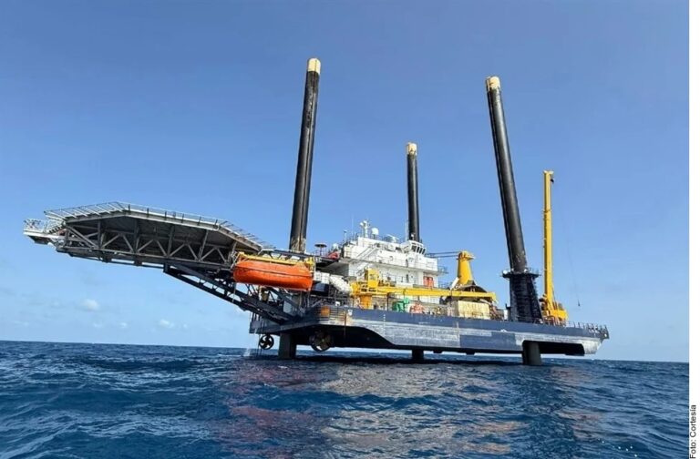 Plataforma de SpaceX realizó trabajos sin permiso.- Semar