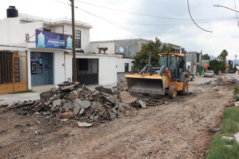 Realiza Saltillo reparaciones en Balcones de la Aurora y otros puntos de la ciudad