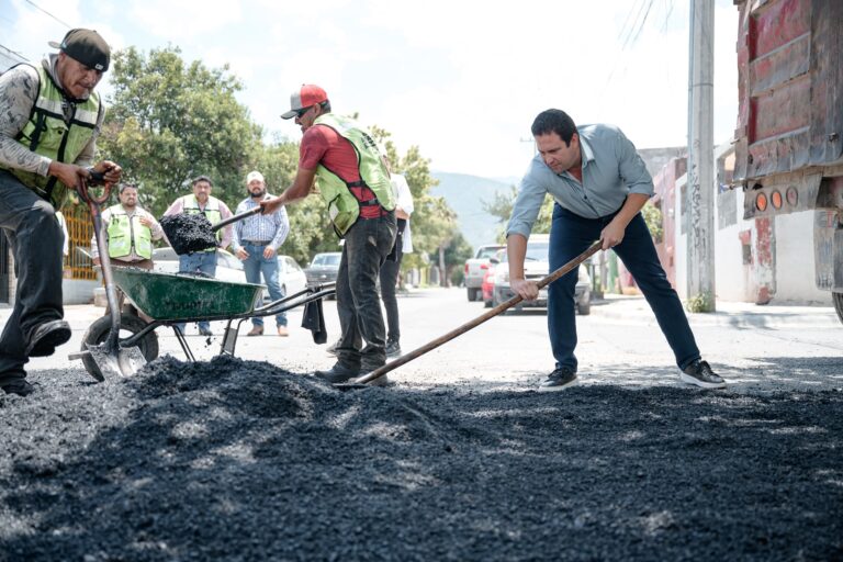 Refuerza Javier Díaz labores de bacheo en todo Saltillo