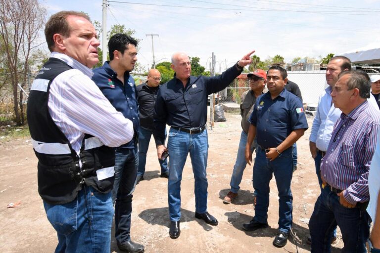 Román Cepeda supervisa la laguna de regulación de la Santiago Ramírez