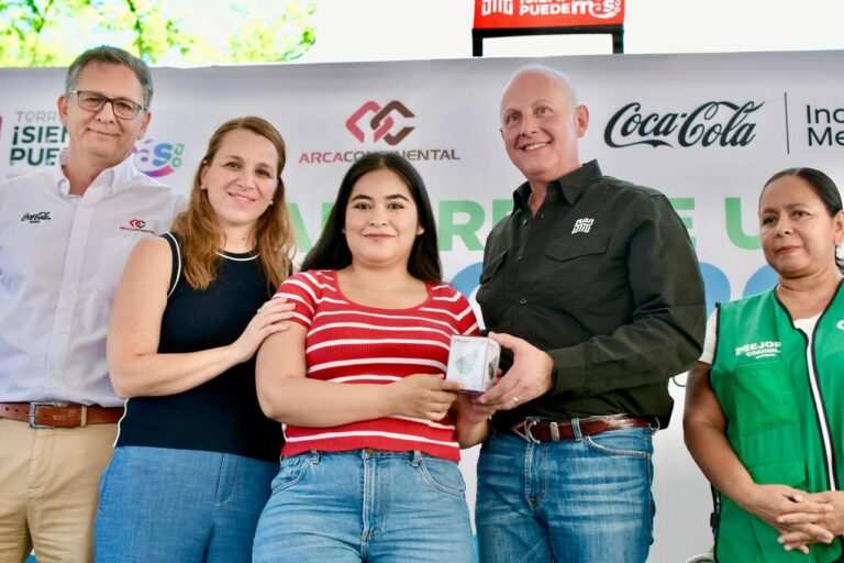 Román Cepeda arranca en Torreón el programa de regaderas ecológicas “Ahórrate un Chorro”