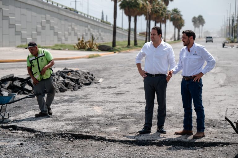 Supervisa Javier Díaz trabajos de remoción de escombros y rehabilitación de calles