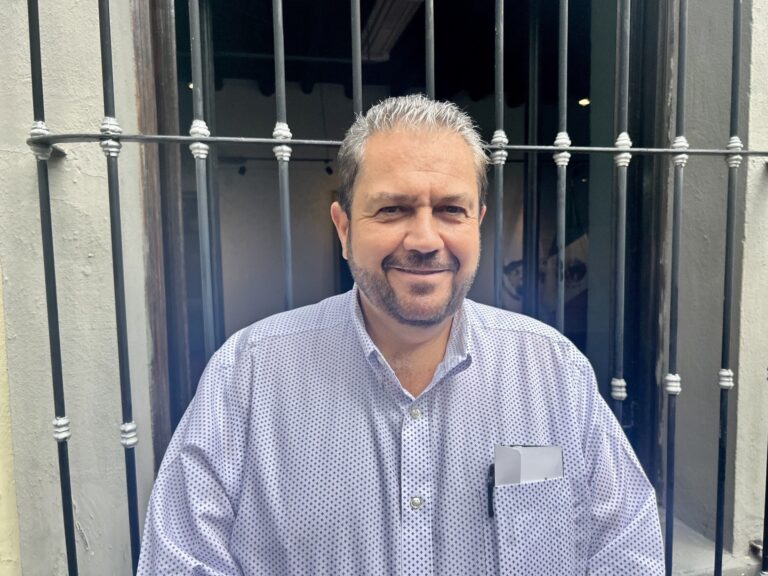 Tomás Gutiérrez refrenda su apoyo a habitantes de Urbivilla