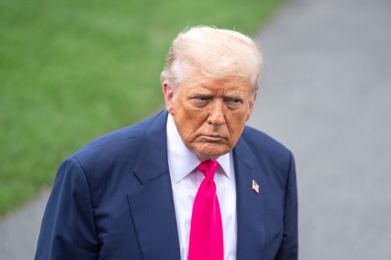 Veinte estados de Estados Unidos demandan a la administración de Trump por retirar fondos para desastres