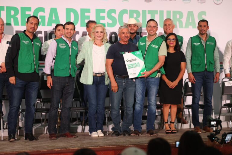 Arranca Manolo gran programa de escrituración en Coahuila