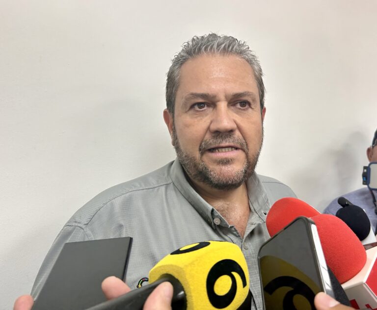 Atienden riesgo por daños en calles de la colonia Analco tras intensas lluvias