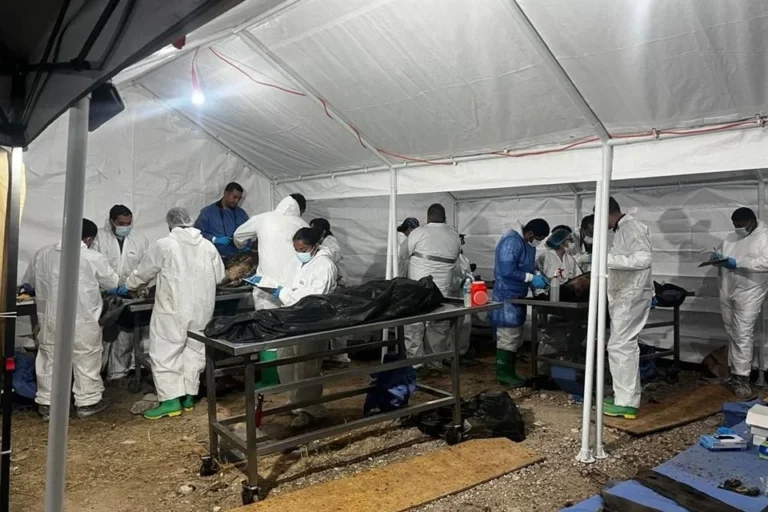 Avanza entrega de cuerpos de crematorio en Cd. Juárez