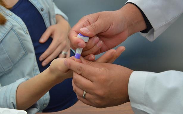 Brinda IMSS Coahuila pruebas rápidas para detección de VIH gratuitas para población general