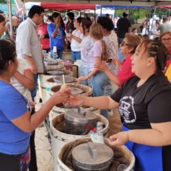 Celebran saltillenses 100 años de sabor; acuden miles al festejo de Nieve Ramos7