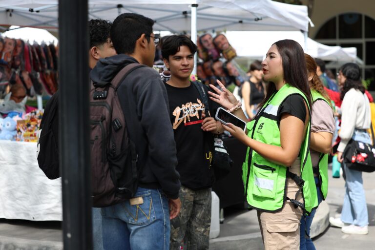 Difunden “Aquí Vamos Gratis” en paradas de transporte y Centros Comunitarios